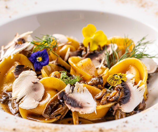 nomina_sito_0000_Tortello di pollo e peperoni con funghi e i loro fondo - - Nomina – Cucina Ludica – Chef Andrea Fusco_H